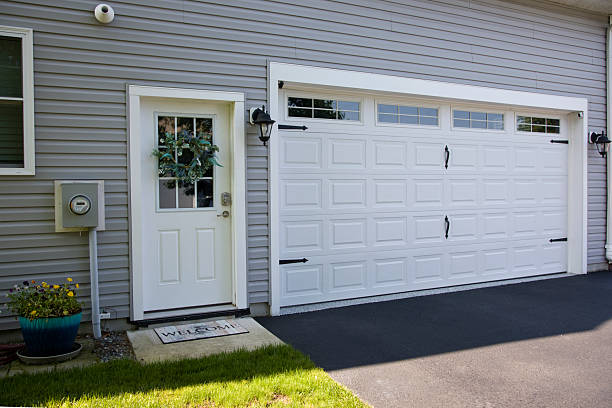 24/7 Emergency Garage Door Panel Replacement experts in Lovington, IL